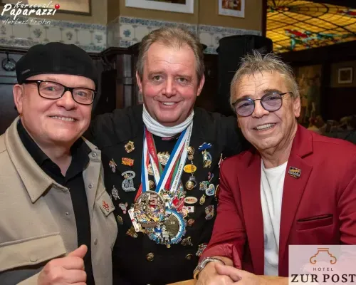Ne Spetzboov gemeinsam mit „Wülli" und „Micky" bei einer Karnevalsveranstaltung
